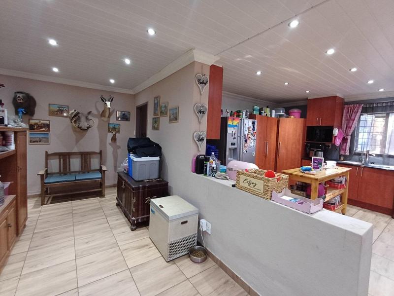 5 Bedroom Property for Sale in Claremont Western Cape